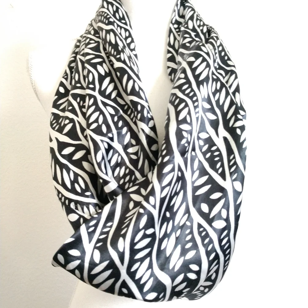 Black White Abstract Floral Twisted Infinity Scarf Circle Loop Fashion